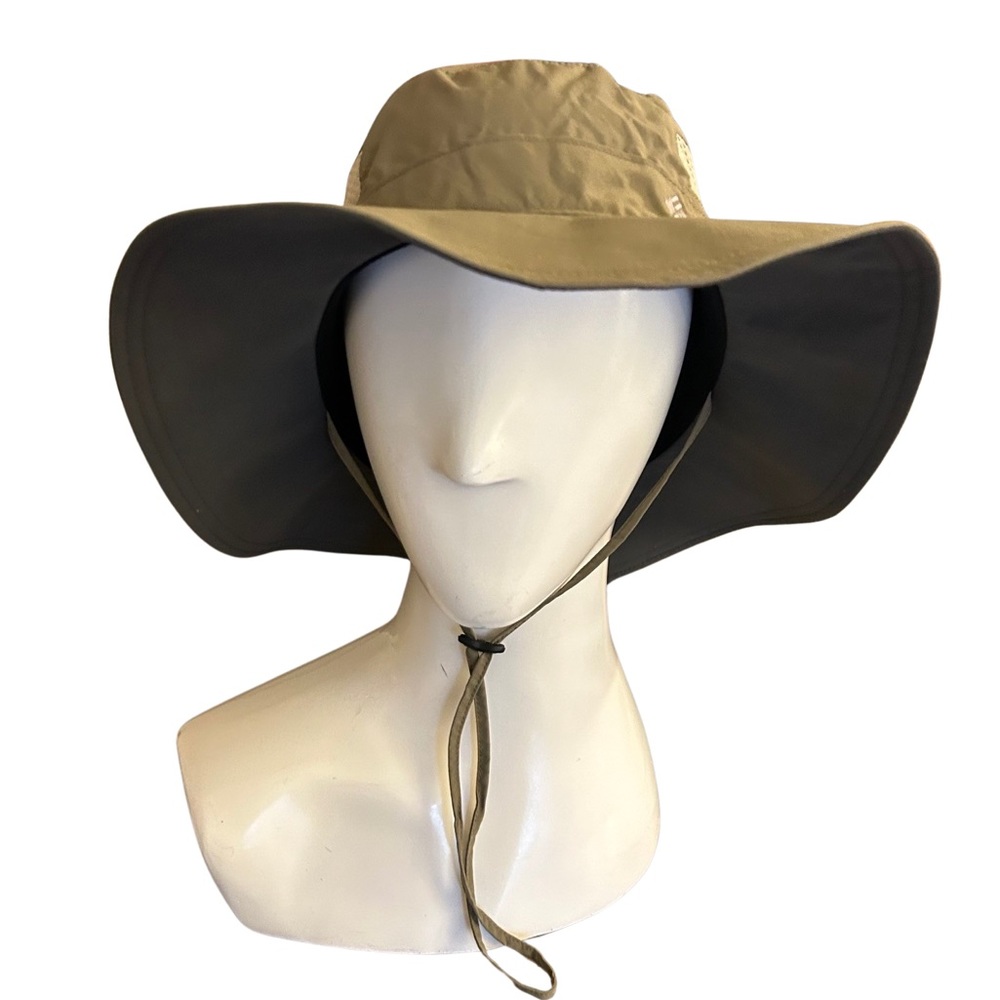 NWOT COLUMBIA FISHING OUTDOOR HAT WITH ADJUSTABLE NECK STRAP AND ADJUSTABLE FIT